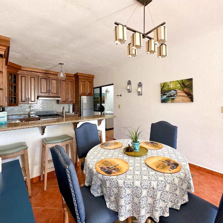 Charming Mexican Townhome Pool Access #01 - Apartamento - 5