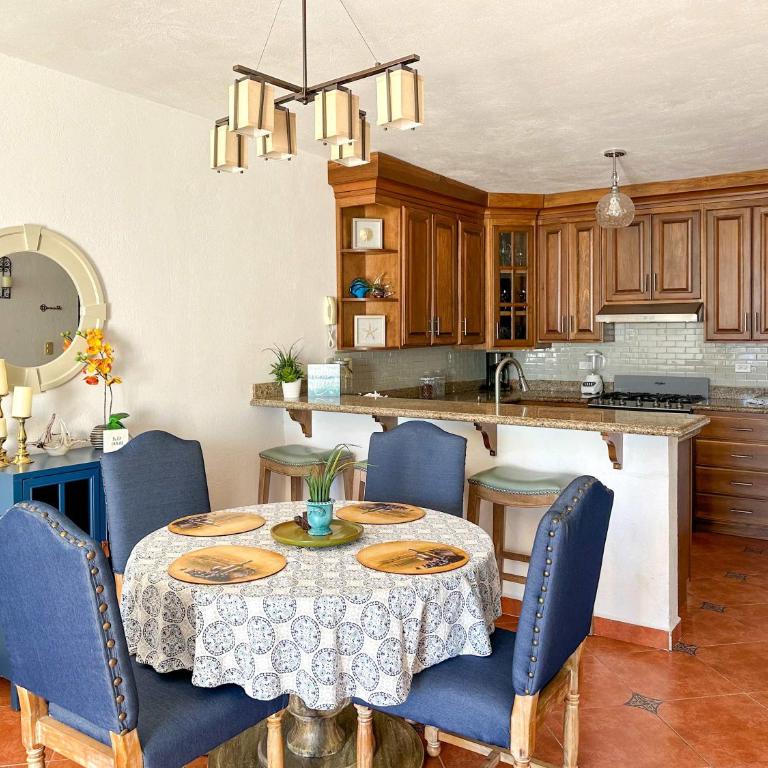 Charming Mexican Townhome Pool Access #01 - Apartamento - 10
