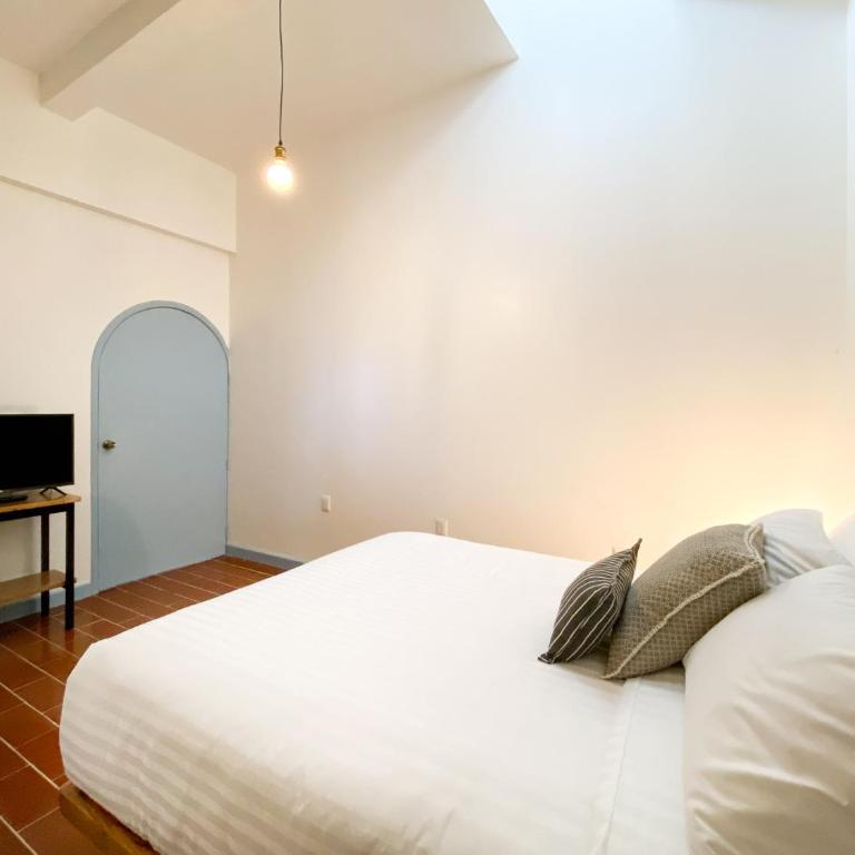 AMPARO · Spacious Home with Double Parking - Vacation Home - 8