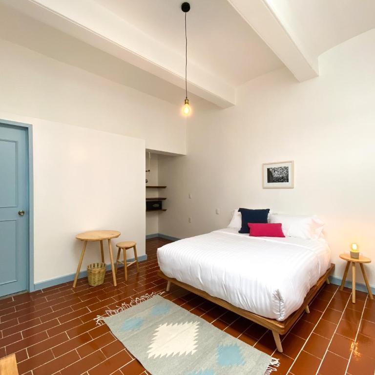 AMPARO · Spacious Home with Double Parking - Vacation Home - 9