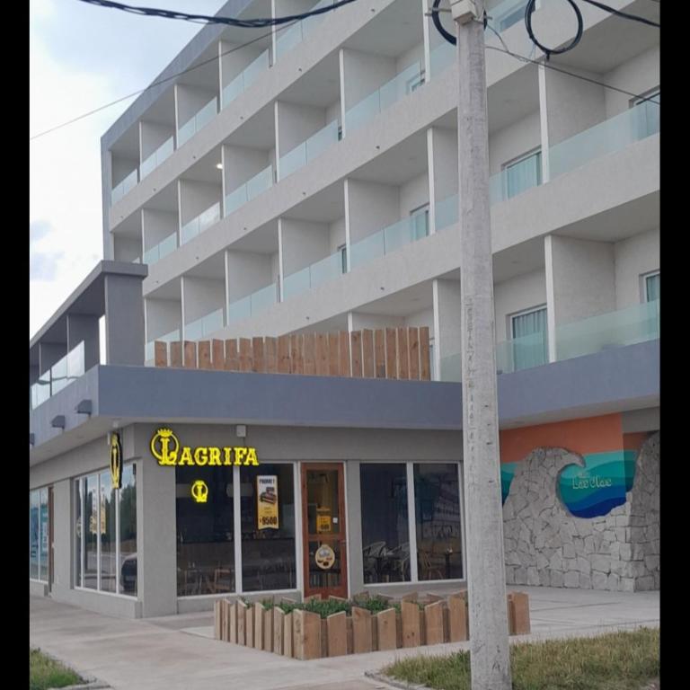 DPTO FRENTE Al MAR EN QUEQUEN CON PISCINA CLIMARIZADA CUBIERTA - Estudio Deluxe con cama grande - 2