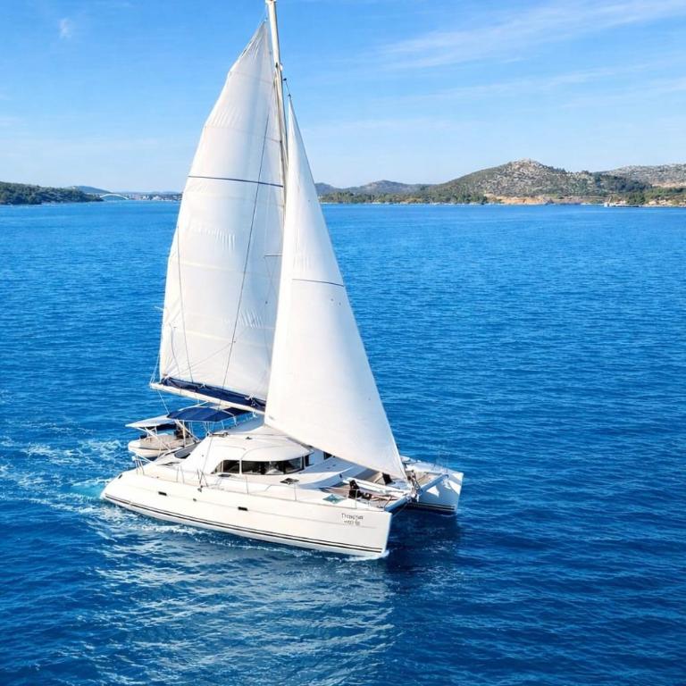 Nuit en Catamaran aux Iles de Lérins - Grande Chambre Double - 1