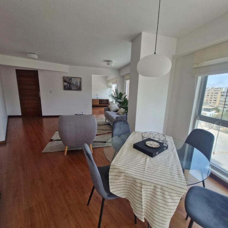 Spacious and Elegant Apartment in Financial Center - Two-Bedroom Apartment - 8