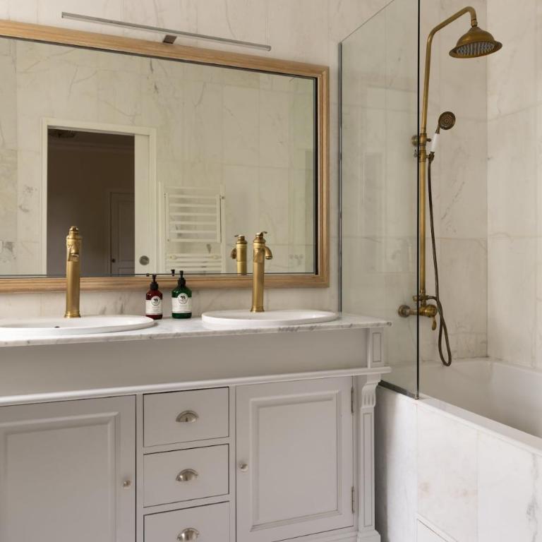 Chic Paris Flat with Balcony & Park Views - Appartement 1 Chambre - 10