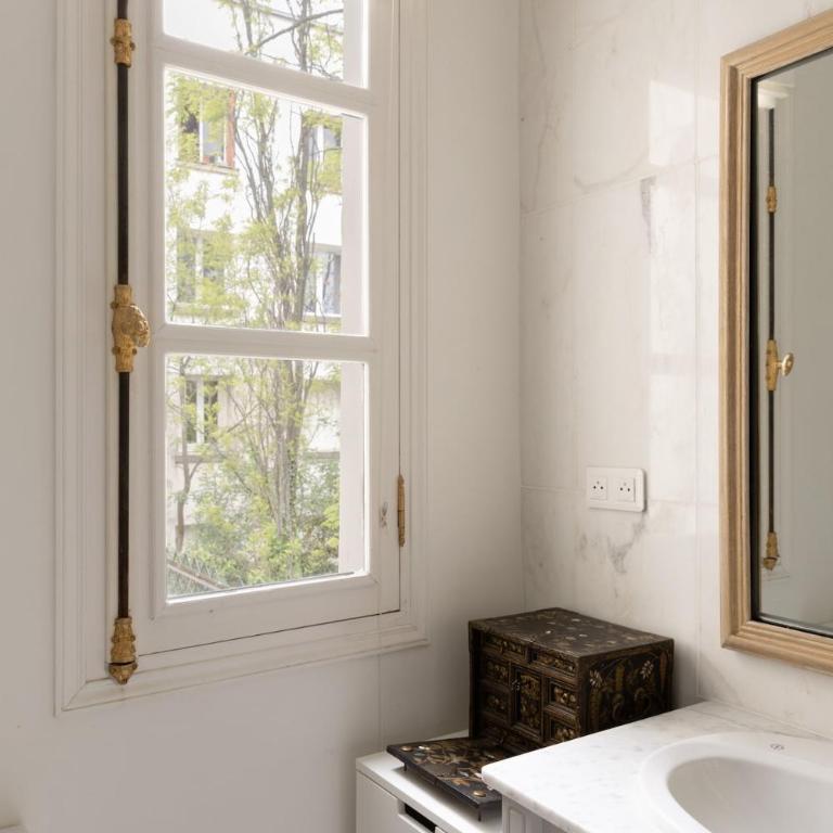 Chic Paris Flat with Balcony & Park Views - Appartement 1 Chambre - 14