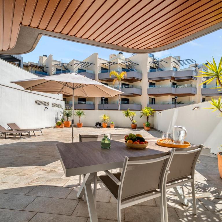 Family Oasis in Torrox, 140qm Privat Terrace, Pool, 5Min from Beach - Apartamento de 2 dormitorios - 40