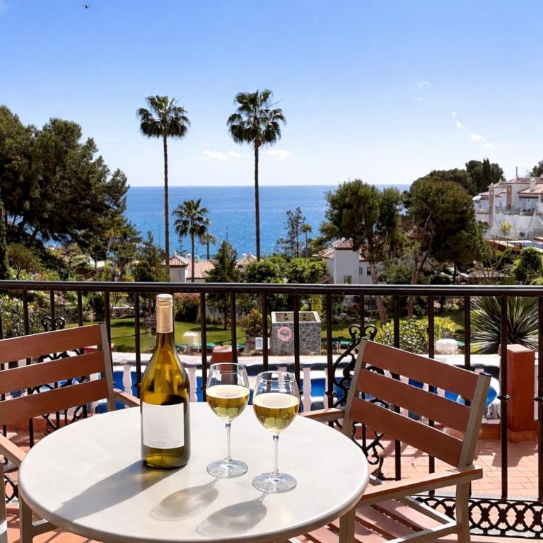 La Amapola, a Little Oasis with Sea View, Pool & Terrace in Nerja - Apartamento de 1 dormitorio - 2