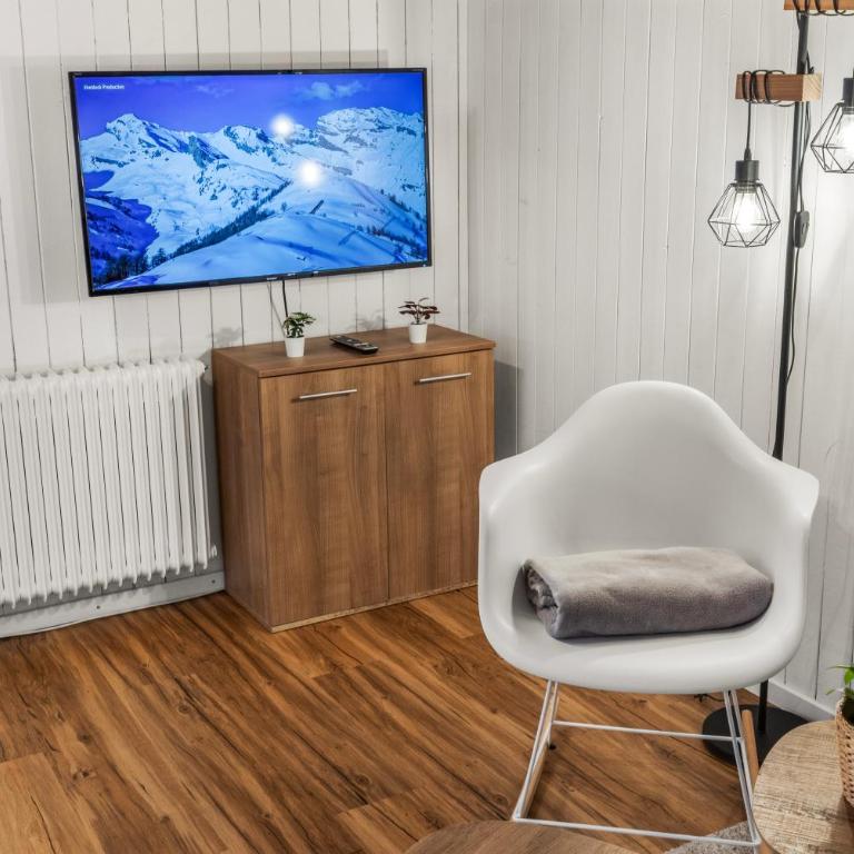 Charmant studio à 5 minutes à pied des bains - Apartment mit 1 Schlafzimmer - 9