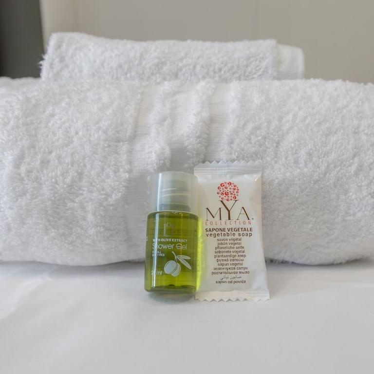 2 min to Tram and Bus - 5min to MXP Shuttle - Air Conditioning - Balcony - Appartamento con 1 Camera da Letto - 22