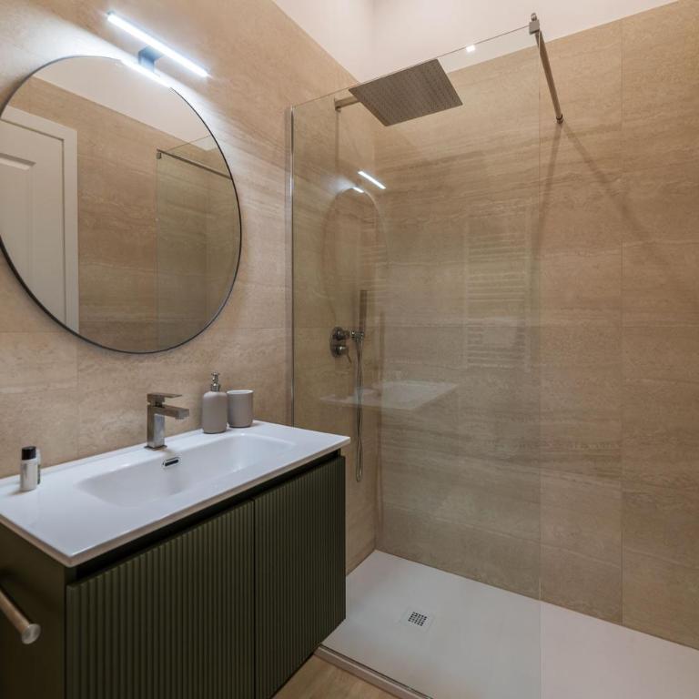JOIVY Comfort Stays near the Colosseum - Appartamento con 3 Camere da Letto - 13