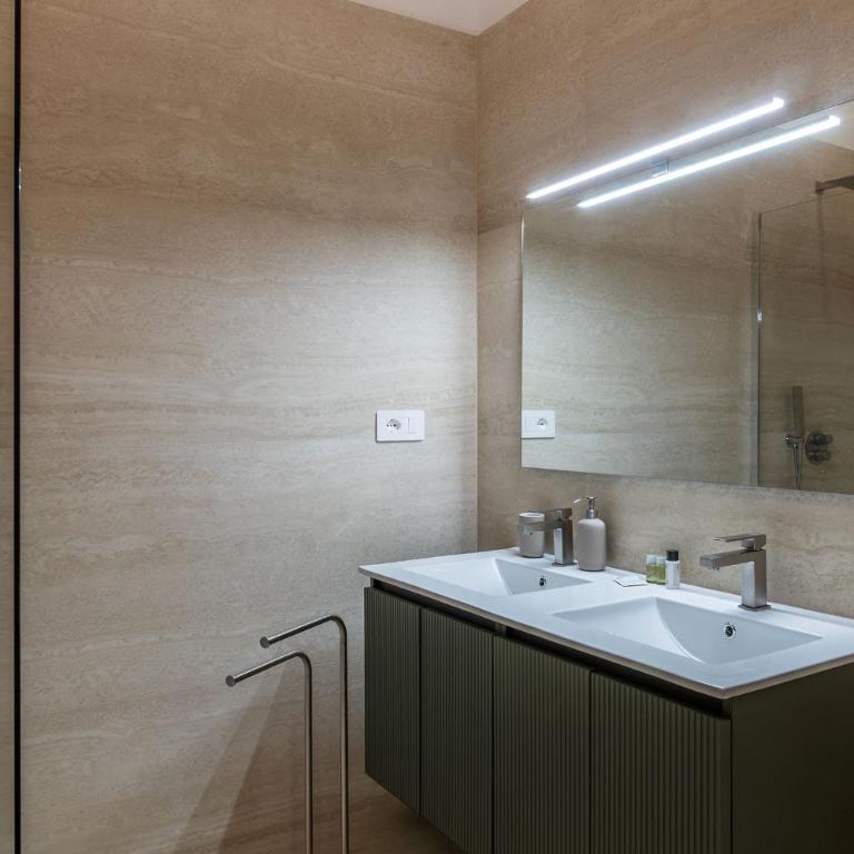 JOIVY Comfort Stays near the Colosseum - Appartamento con 3 Camere da Letto - 30