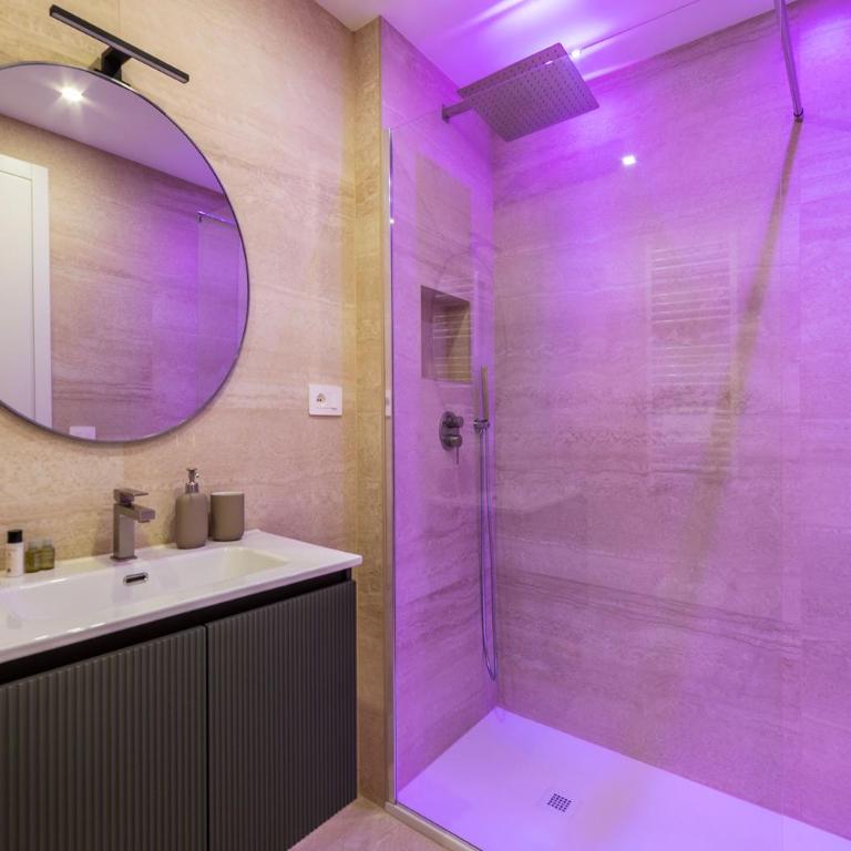 JOIVY Comfort Stays near the Colosseum - Appartamento con 3 Camere da Letto e con Balcone - 15