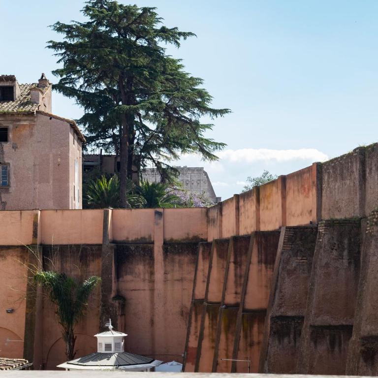 JOIVY Comfort Stays near the Colosseum - Appartamento con 3 Camere da Letto e con Balcone - 10