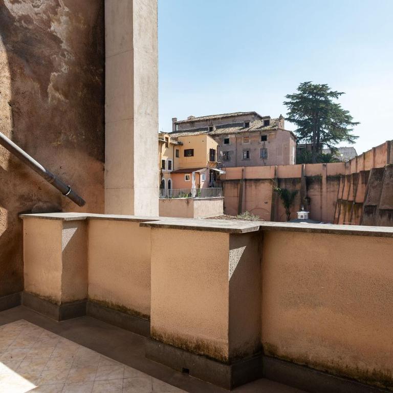 JOIVY Comfort Stays near the Colosseum - Appartamento con 3 Camere da Letto e con Balcone - 4