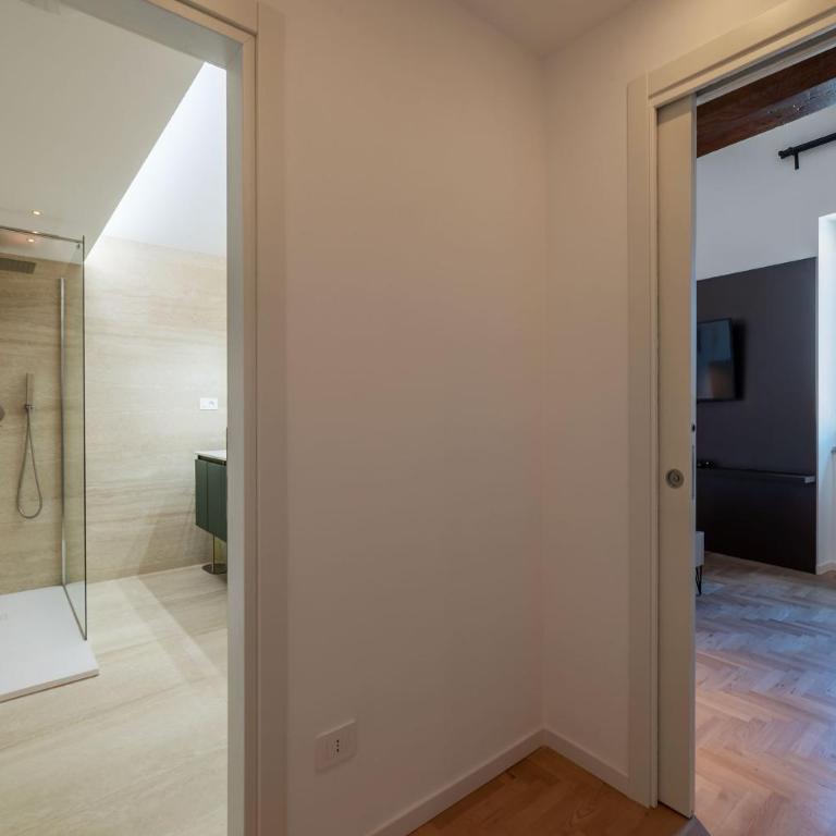 JOIVY Comfort Stays near the Colosseum - Appartamento con 3 Camere da Letto e con Balcone - 28