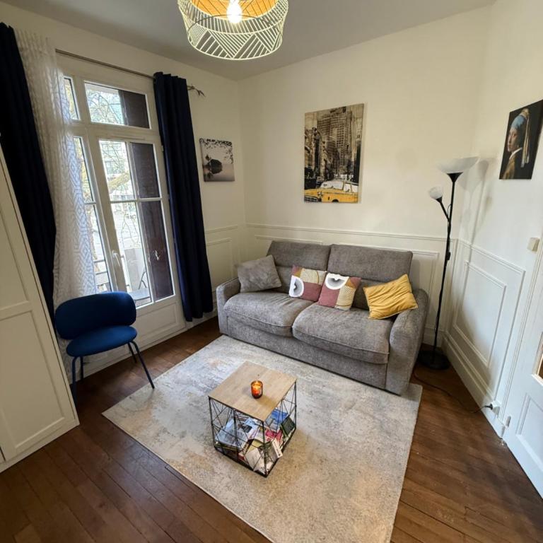 Charmant appart o cœur de Nantes avec parking - Three-Bedroom Premium Apartment with Balcony - 6