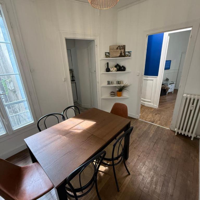Charmant appart o cœur de Nantes avec parking - Three-Bedroom Premium Apartment with Balcony - 9