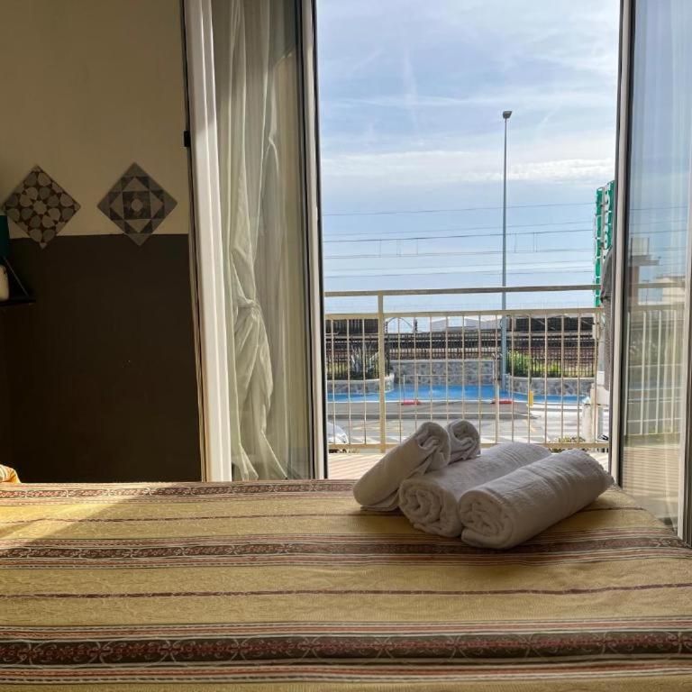 Piccolo Hotel - Camera Matrimoniale con Balcone e Vista Mare - 1