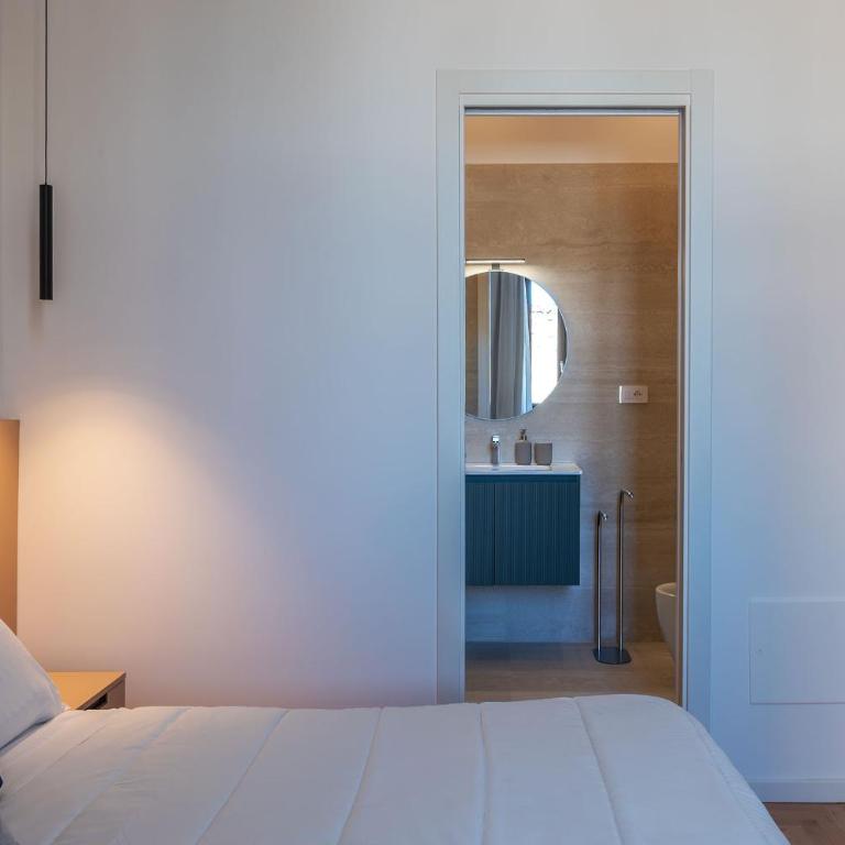 JOIVY Large 6-Bed Stay with Terrace near the Colosseum - Appartamento - 25