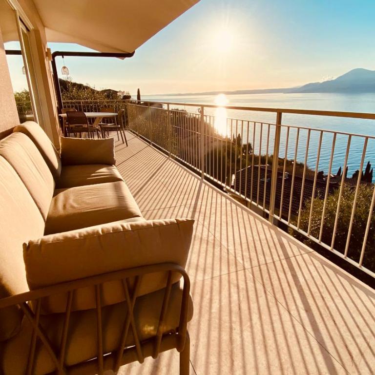 Villa Holzi - Deluxe Two-Bedroom Apartment Top Floor with King Bed, Pool, Balcony and Lake View - 4
