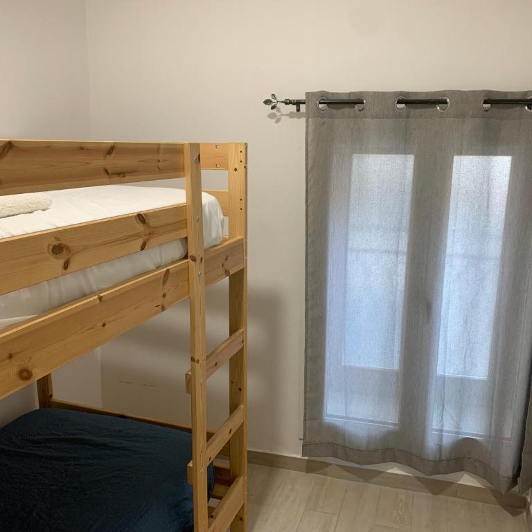Mercede Rooms - Quadruple Room with Private Bathroom - 1