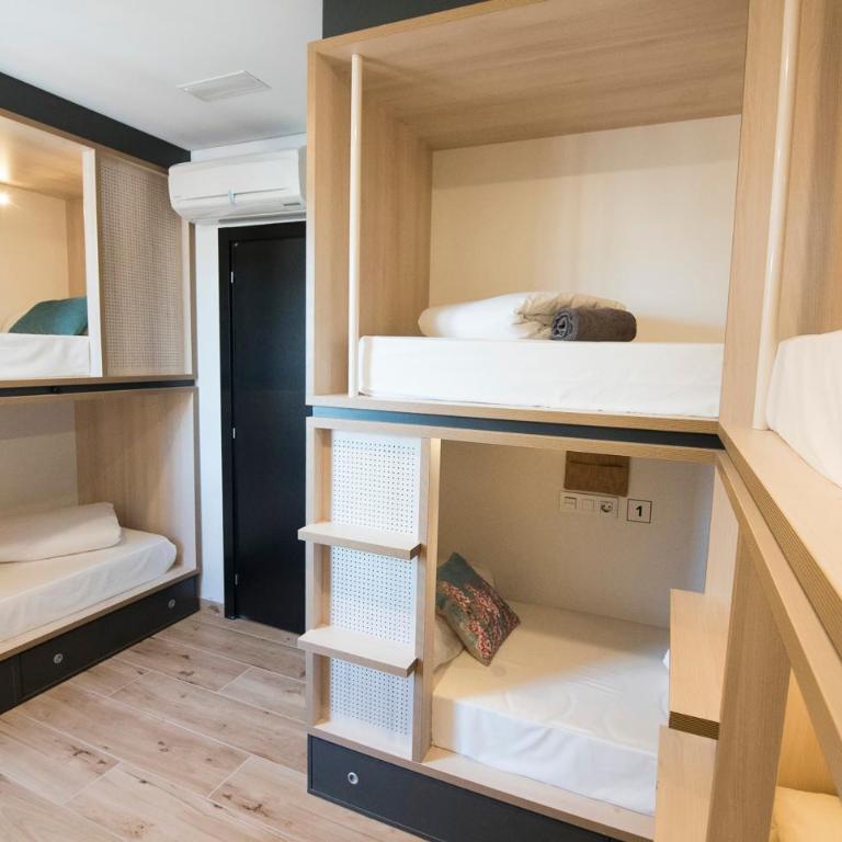 Cats Hostel San Sebastian - Cama en habitación compartida mixta con 6 camas y baño privado - 7