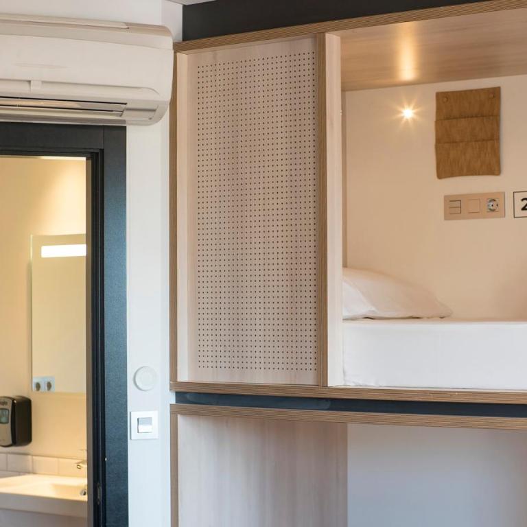 Cats Hostel San Sebastian - Cama en habitación compartida mixta de 8 camas con baño privado - 9