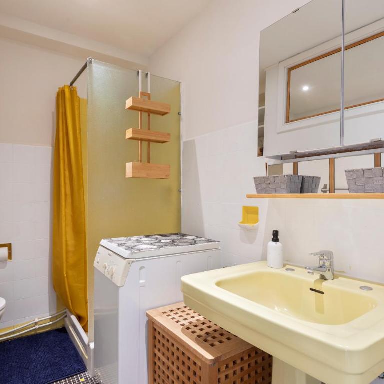 Lumineux, Ensoleillée, Proche plage ,Coeur de centre ville, chaleureux, - Studio with Terrace - 9