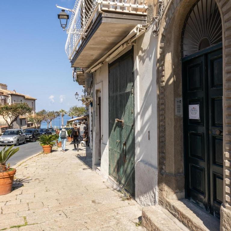 Tropea Belle Époque - One-Bedroom Deluxe Apartment - 6