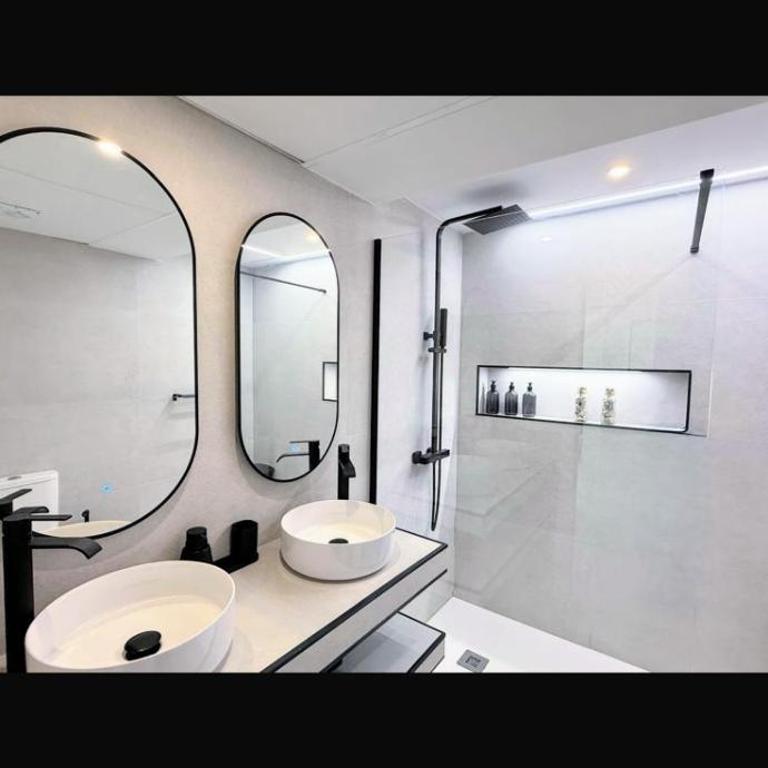 Modern apartment sea view - Two-Bedroom Apartment - 16