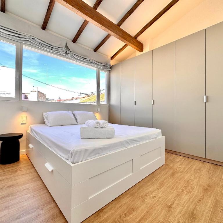 Penthouse with Terrace & Finca Roja Views - Two-Bedroom Apartment with Terrace - 9
