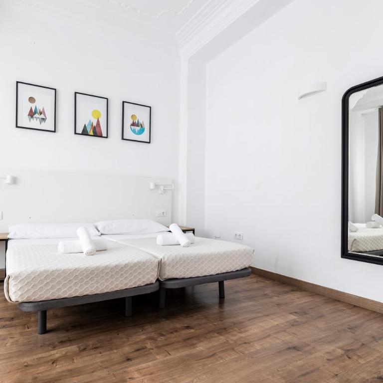Colón Urban Rooms - Double or Twin Room with Private Bathroom - 8