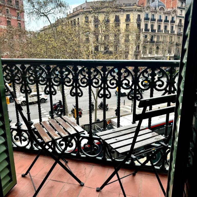 Hostalin Barcelona Gran Via - Double Room with Balcony - 13