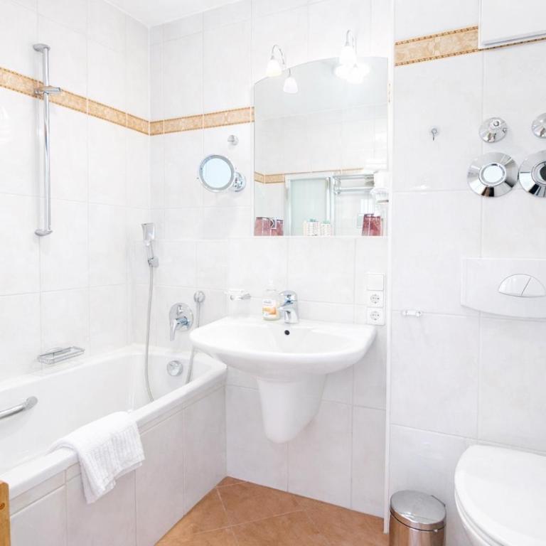 Tivoli Apartments - Standard Apartment - 5