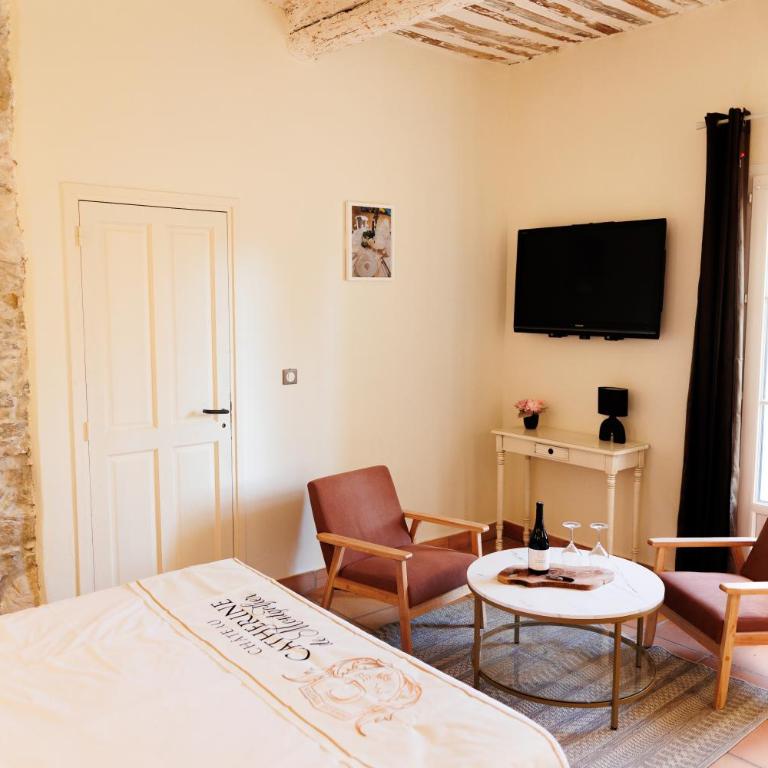 Château Catherine de Montgolfier - B&B et Gites - Piscine - Domaine viticole bio avec dégustation - Chambre Double Supérieure - 3