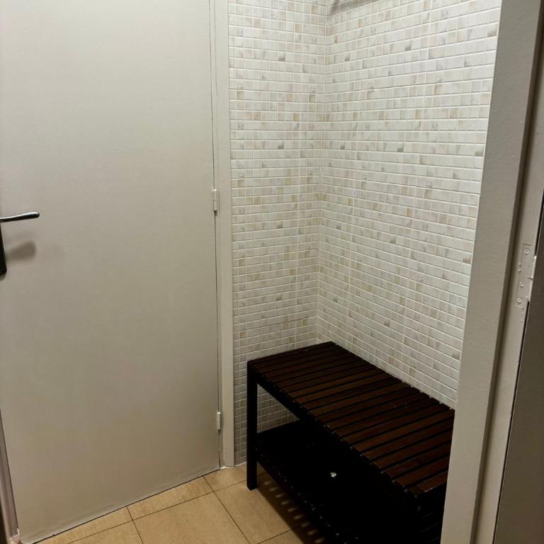 Hostalin Barcelona Gran Via - Economy Double Room with external bathroom - 7