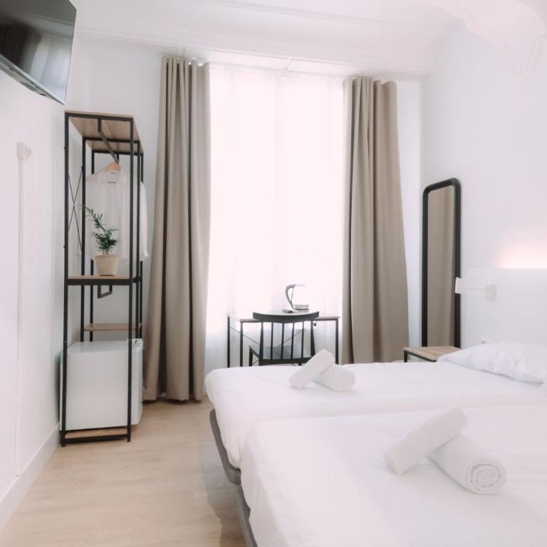 Colón Urban Rooms - Twin Room with Shared Bathroom - 5