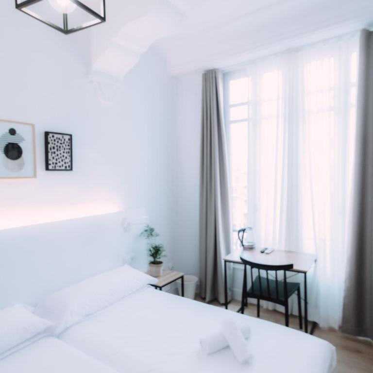 Colón Urban Rooms - Twin Room with Shared Bathroom - 10