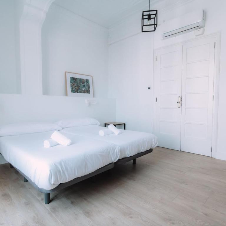 Colón Urban Rooms - Twin Room with Shared Bathroom - 3