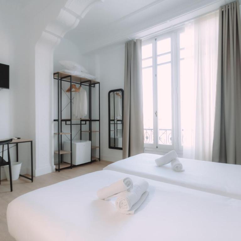 Colón Urban Rooms - Twin Room with Shared Bathroom - 1