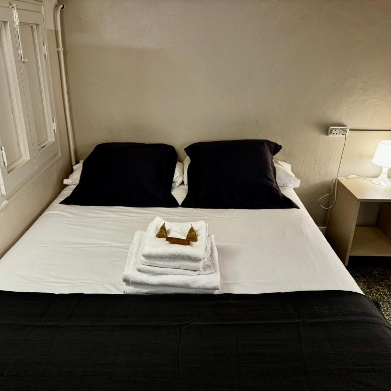 Hostalin Barcelona Gran Via - Economy Double Room - 11