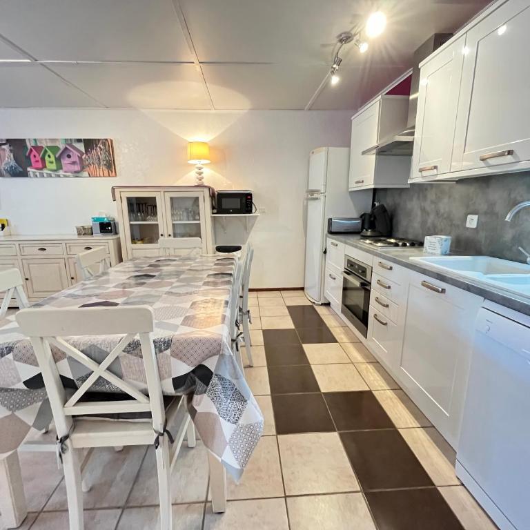 Domaine de vacances à 600m de la plage villa 3 chambres climatisées, 7 couchages, WIFI, terrasse, parking, animations et piscines en supplément LRPDSR8 - Casa Unifamiliar de 3 dormitorios - 3