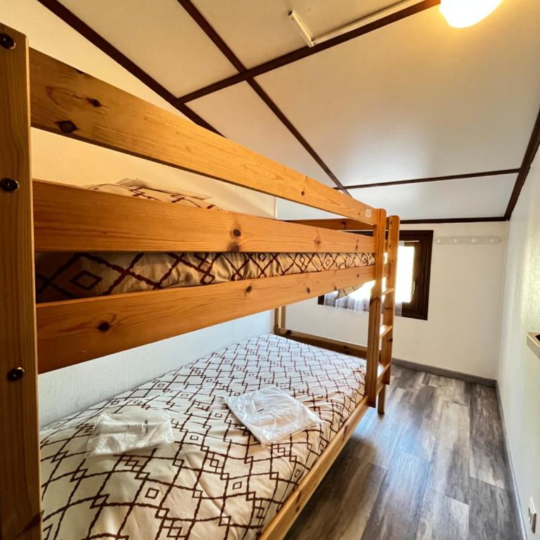 Domaine de vacances à 600m de la plage villa 3 chambres climatisées, 7 couchages, WIFI, terrasse, parking, animations et piscines en supplément LRPDSR8 - Casa Unifamiliar de 3 dormitorios - 9