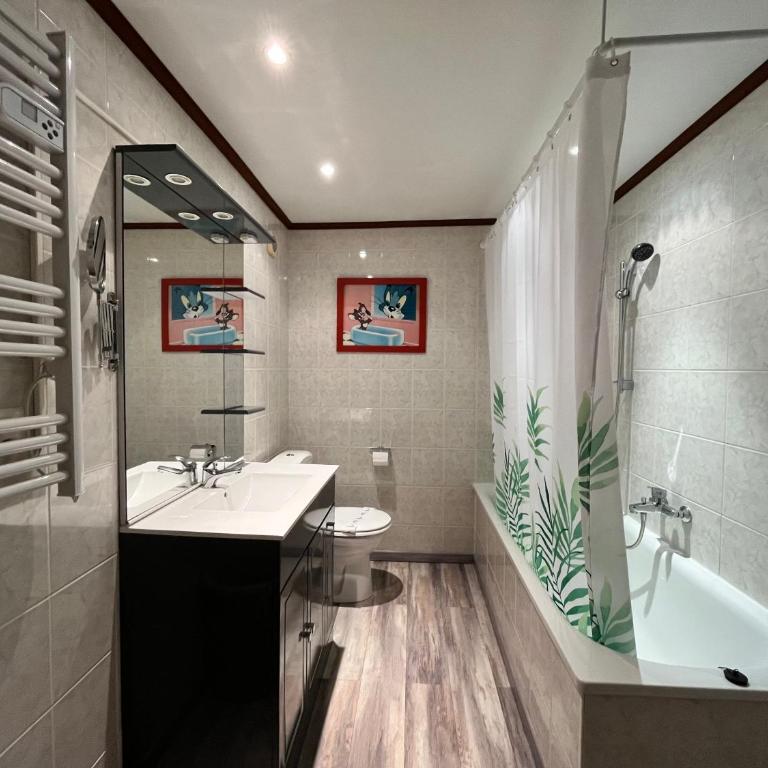 Domaine de vacances à 600m de la plage villa 3 chambres climatisées, 7 couchages, WIFI, terrasse, parking, animations et piscines en supplément LRPDSR8 - Casa Unifamiliar de 3 dormitorios - 10