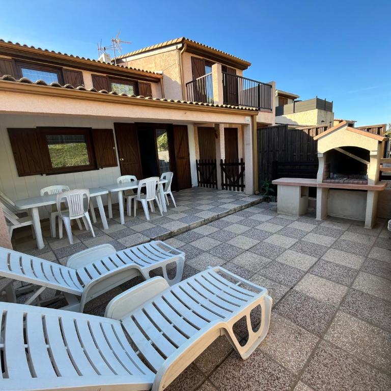 Domaine de vacances à 600m de la plage villa 3 chambres climatisées, 7 couchages, WIFI, terrasse, parking, animations et piscines en supplément LRPDSR8 - Casa Unifamiliar de 3 dormitorios - 1