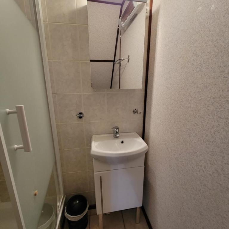 Domaine de vacances à 600m de la plage villa 3 chambres climatisées, 7 couchages, WIFI, terrasse, parking, animations et piscines en supplément LRPDSR8 - Casa Unifamiliar de 3 dormitorios - 11