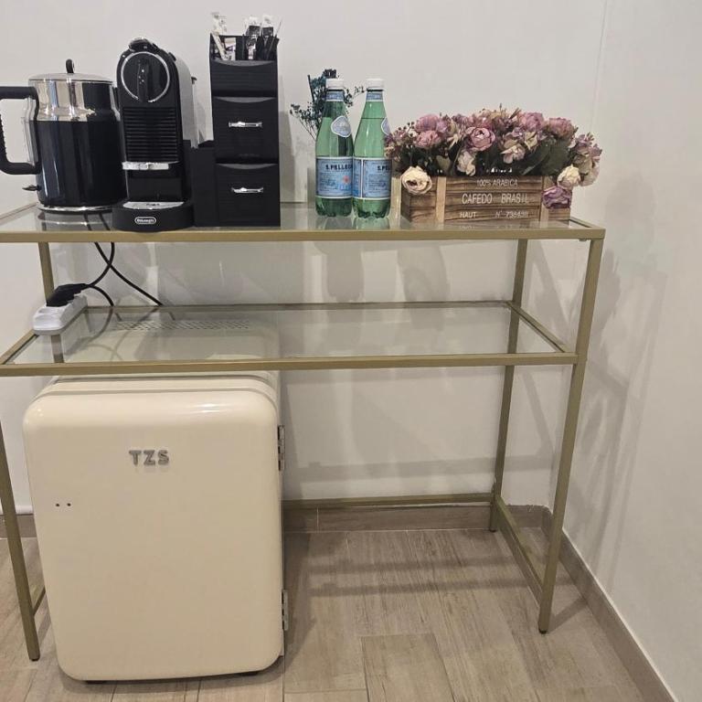 Centrale Suites - Double Room with Private Bathroom - 2