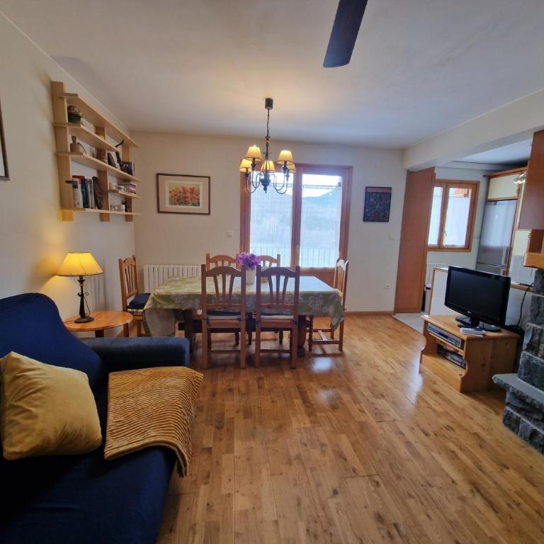 VALDI-BIESCAS - Two-Bedroom Apartment with Balcony - 21