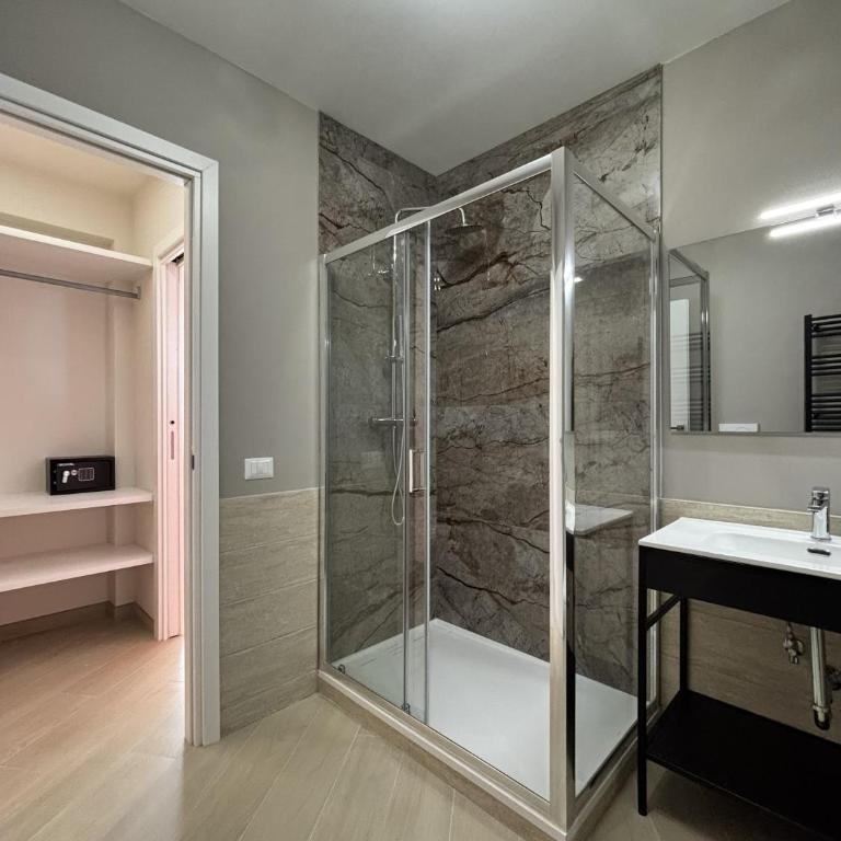 RomExperience Trastevere - Camera Matrimoniale con Bagno Privato - 9