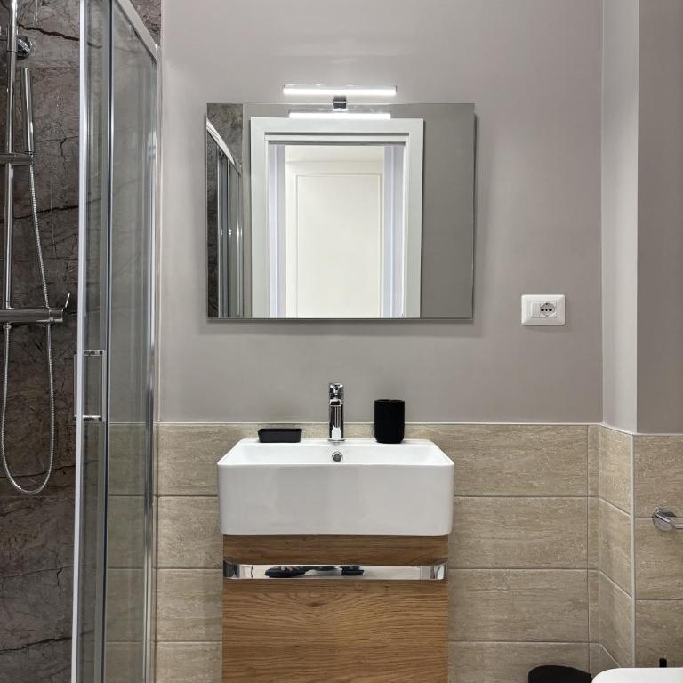 RomExperience Trastevere - Camera Matrimoniale con Bagno Privato - 10